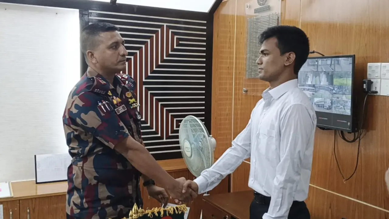 প্রধান উপদেষ্টা পদত্যাগ করবেন না: ফাইজ তাইয়েব আহমেদ প্রধান উপদেষ্টা পদত্যাগ করবেন না: ফাইজ তাইয়েব আহমেদ