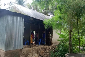 মাধবপুরে ঘর ধসে গৃহিণী আহত
