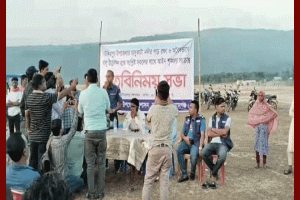 যাদুকাটা নদীতে পাড় কেটে বালু লুট করতে আসলেই গ্রেপ্তার