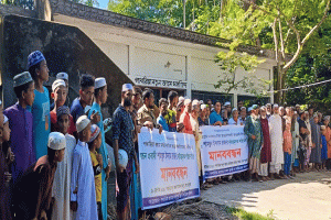 শান্তিগঞ্জে মসজিদের টাকা আত্মসাত,প্রতিবাদে মুসল্লীদের মানববন্ধন