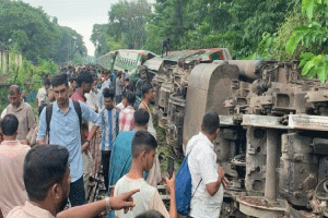 সিলেটে উদয়ন এক্সপ্রেস লাইনচ্যুতির ঘটনায় দুই কর্মকর্তা বরখাস্ত