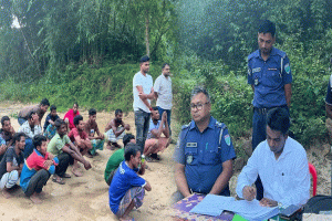 চুনারুঘাটে সিলিকা বালু পাচারের সময় আটক ১৪
