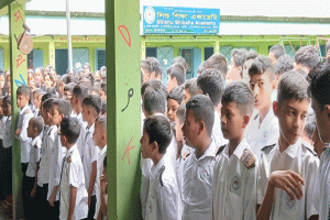বড়লেখার জাতীয় পতাকা অর্ধনমিত রেখে শিক্ষাঙ্গণে শোক পালন