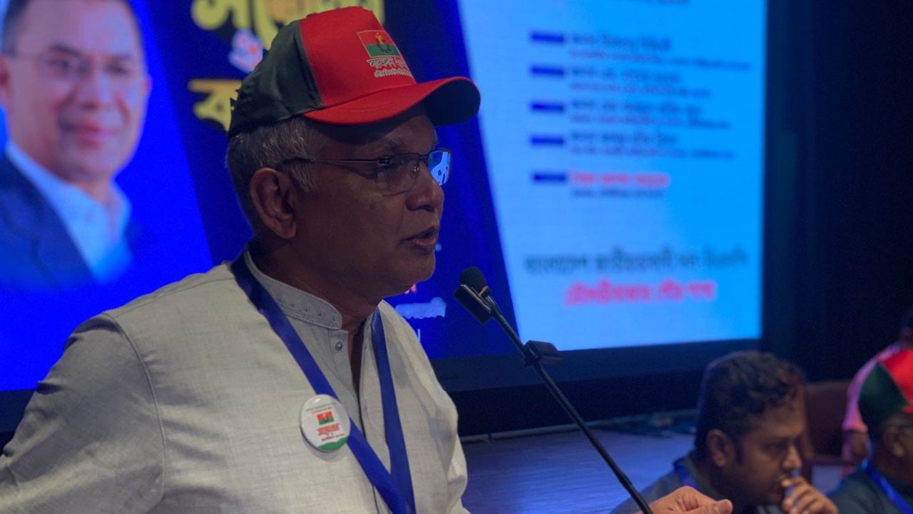 প্রধান উপদেষ্টা পদত্যাগ করবেন না: ফাইজ তাইয়েব আহমেদ