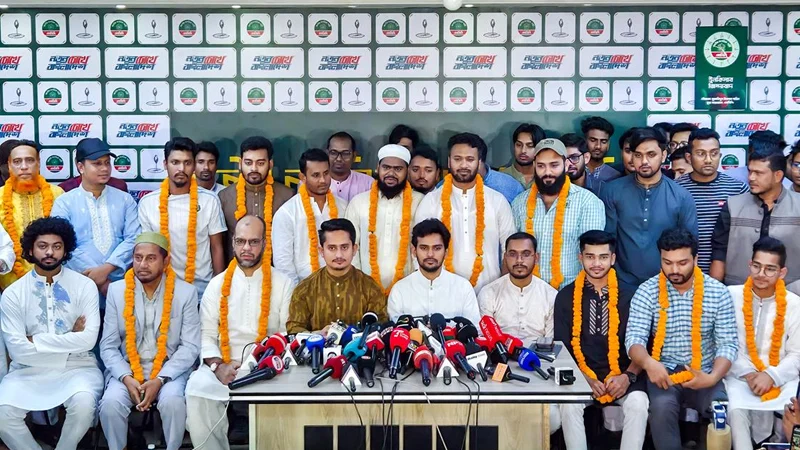 প্রধান উপদেষ্টা পদত্যাগ করবেন না: ফাইজ তাইয়েব আহমেদ