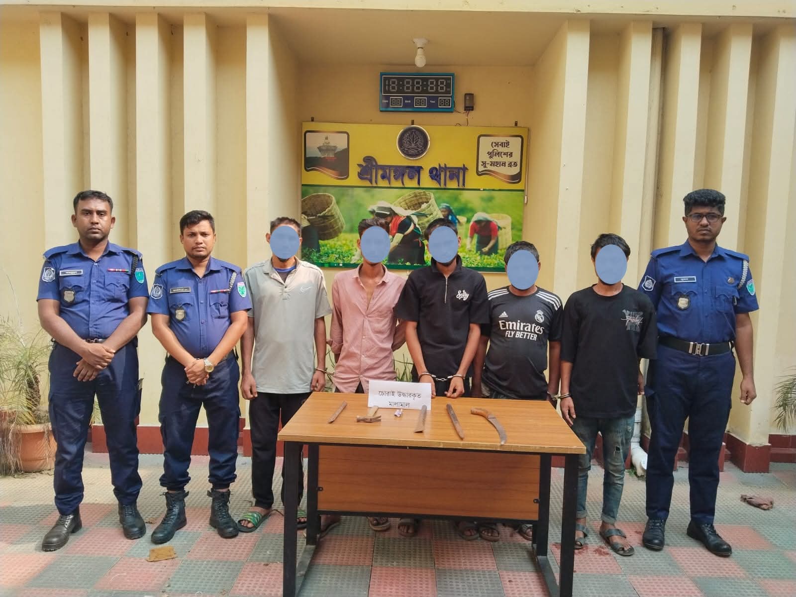 প্রধান উপদেষ্টা পদত্যাগ করবেন না: ফাইজ তাইয়েব আহমেদ
