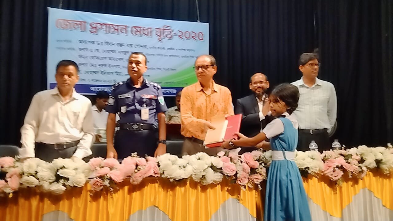 প্রধান উপদেষ্টা পদত্যাগ করবেন না: ফাইজ তাইয়েব আহমেদ