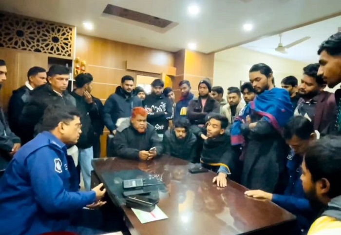 প্রধান উপদেষ্টা পদত্যাগ করবেন না: ফাইজ তাইয়েব আহমেদ