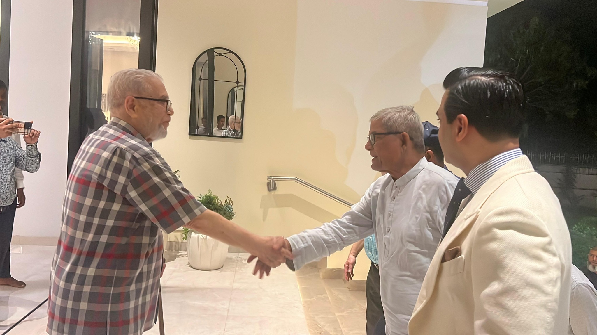 প্রধান উপদেষ্টা পদত্যাগ করবেন না: ফাইজ তাইয়েব আহমেদ