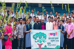 পরিবেশ বান্ধব দেশ গড়ার লক্ষ্যে সিলেট সিটি মডেল স্কুলে শিক্ষার্থীদের মধ্যে চারা বিতরণ