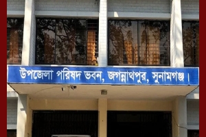 জগন্নাথপুরে বেড়িবাঁধের কাজে নাজির-পিয়নের ‘রাজত্ব’, কোণঠাসা পাউবো