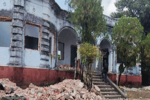 ভাঙা হচ্ছেনা মিনিস্টার বাড়ি, আদালতের নির্দেশ