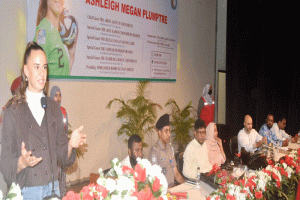 আন্তর্জাতিক নারী ফুটবলার অ্যাশলি মেগান প্লামট্রিকে সিলেটে সংবর্ধনা