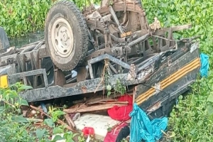 মাধবপুরে পিকআপ খাদে পড়ে নিহত ৪