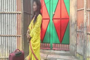 শ্রীমঙ্গলে স্ত্রী’র দাবিতে প্রেমিকের বাড়িতে মাকে নিয়ে প্রেমিকার অনশন!