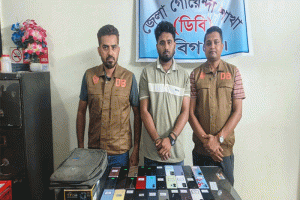 মাধবপুরে ডিবির অভিযান: ৩৬টি চোরাই মোবাইলসহ আটক ১