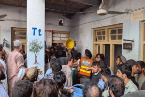 পাকিস্তানে স্কুলের ছাদ ধসে ২৮ শিশু ও শিক্ষকের মৃত্যু