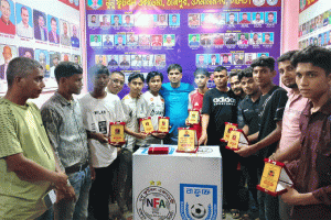 নুনু ফুটবল একাডেমির এসএসসি উত্তীর্ণ ৯ ফুটবলারকে সংবর্ধনা