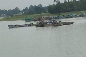 ধলাই নদীতে বালুখেকোদের বিধ্বংশী তান্ডব