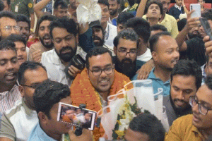 নিজের স্কলারশিপ খালেদা জিয়াকে উৎসর্গ করলেন ছাত্রদল নেতা ডা. আউয়াল