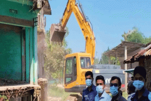 কুলাউড়ায় অবৈধ স্থাপনা উচ্ছেদ