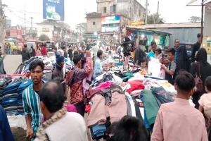 শ্রীমঙ্গলে কনকনে শীত, গরম কাপড়ের বাজারে ক্রেতার ভিড়