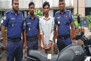 বড়লেখায় চুরির ঘটনায় দোয়ারাবাজার থেকে এক চোর গ্রেফতার