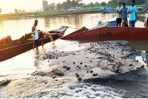 সুনামগঞ্জে ধোপাজান নদীতে ১৪ দিনে ২৪ কোটি টাকার সিলিকা বালু লুট