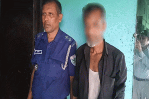 তাহিরপুরে ছাতার ভেতর ইয়াবা রেখে বিক্রির সময় কারবারি আটক
