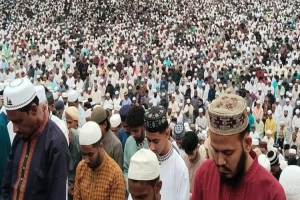 সিলেটে বৃষ্টি উপেক্ষা করে উৎসবমুখর পরিবেশে ঈদের জামাতে মুসল্লিদের ঢল