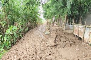 দোয়ারাবাজারে কর্দমাক্ত কাঁচা সড়কে দুর্ভোগে কয়েক হাজার মানুষ