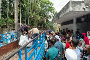 কারো স্বামী নেই, কারো ঘরে অন্তঃসত্ত্বা স্ত্রী