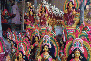 শ্রীমঙ্গলে জমে উঠেছে লক্ষ্মী প্রতিমার হাট: দামেও ঊর্ধ্বগতি