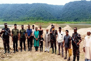 জৈন্তাপুরে টাস্কফোর্সের অভিযান  ৭১১৯ ঘনফুট বালু জব্দ