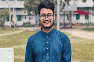 হাত নেই তবু নিরলস কাজ করে যাচ্ছেন রাকসু’র মাসুদ