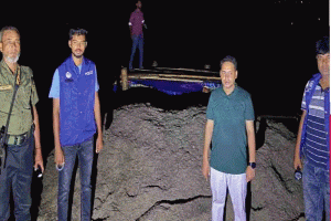 জাফলংয়ে ১০ নৌকা ধ্বংস, ৩ হাজার ঘনফুট বালু জব্দ