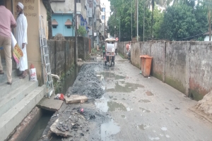 ছাতকে অপরিকল্পিত ড্রেনেজ ও বর্জ্য ব্যবস্থাপনায় চরম ভোগান্তি
