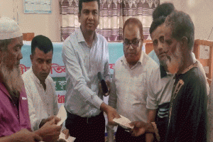ছাতকে ক্ষতিগ্রস্ত কৃষকদের মধ্যে নগদ অর্থ ও চাল বিতরণ
