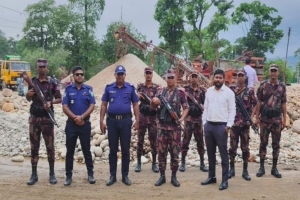 জাফলংয়ে ৭ হাজার ঘনফুট পাথর জব্দ