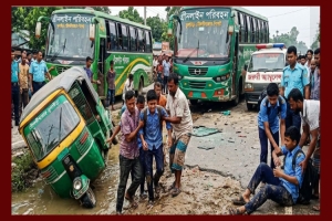 কুলাউড়ায় বাস-অটোরিকশা সংঘর্ষ: খালে পড়ে ৩ শিক্ষার্থী গুরুতর আহত