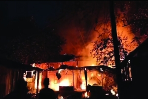 বিশ্বম্ভরপুরে অগ্নিকাণ্ডে নিঃস্ব ৬ পরিবার