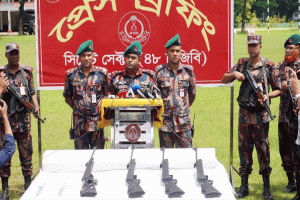 জাফলং থেকে ভারতীয় অবৈধ ৪ টি এয়ার গান উদ্ধার