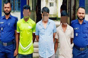 আটগ্রাম- জকিগঞ্জ সড়কে ডিস্ট্রিবিউশন প্রতিষ্ঠানের গাড়ি আটকে ছিনতাই