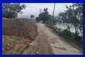 দোয়াবাজারে সড়ক দখল করে বালু ব্যবসা