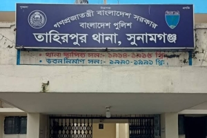 তাহিরপুরে অবৈধ বালু উত্তোলন রোধে পুলিশের অভিযান: ৮টি নৌকা জব্দ