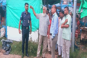 লালদীঘির পাড় পরিদর্শনে জেলা প্রশাসক: হকার শেড নির্মাণ ও স্থায়ী সমাধানের আশ্বাস