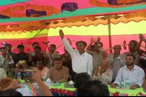 তাহিরপুরের শ্রীপুর বাজারে পথসভা ও লিফলেট বিতরণে আনিসুল হক