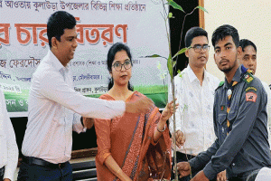 কুলাউড়ায় বিভিন্ন শিক্ষা প্রতিষ্ঠানে ফলজ ও ঔষধি গাছের চারা বিতরণ