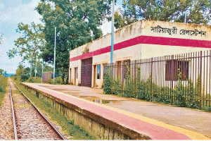 উদ্বোধনের অপেক্ষায় ক্ষয়ে যাচ্ছে সরকারি স্থাপনা, ভোগান্তিতে লাখো মানুষ