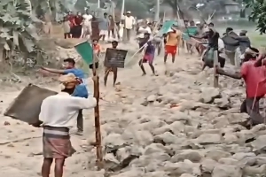 হবিগঞ্জে গরুর ঘাস খাওয়া নিয়ে দু’পক্ষের রক্তক্ষয়ী সংঘর্ষে অন্তত ৩০ জন আহত